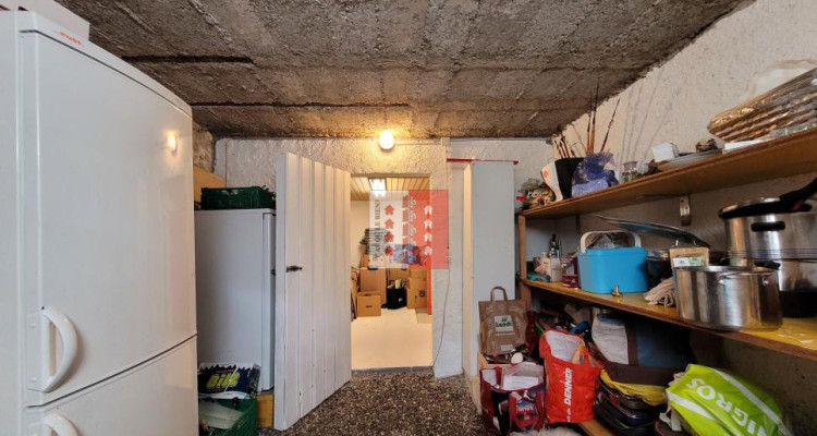 Maison individuelle baignée de lumière image 13