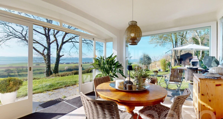 Magnifique maison individuelle avec vue imprenable sur le lac ! image 2
