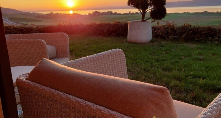 Magnifique maison individuelle avec vue imprenable sur le lac ! image 10