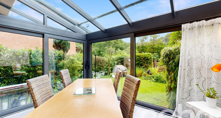 Grosszügiges Eckreihenhaus mit Wintergarten und Gartenidylle image 2