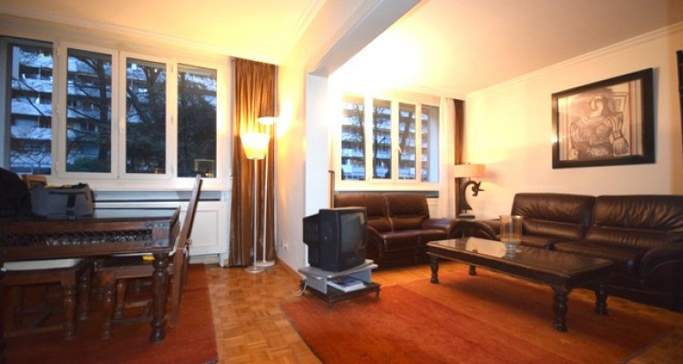 Spacious 1-bedroom furnished apartment in Champel image 1