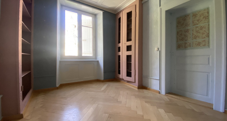 Spacieux duplex avec cachet dans ancienne maison de maître image 5