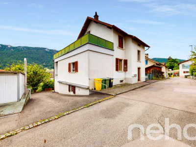 Immeuble de rendement avec 13 garages dont terrain constructible! image 1