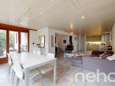 Immeuble de rendement avec 13 garages dont terrain constructible! image 4