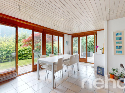 Immeuble de rendement avec 13 garages dont terrain constructible! image 5