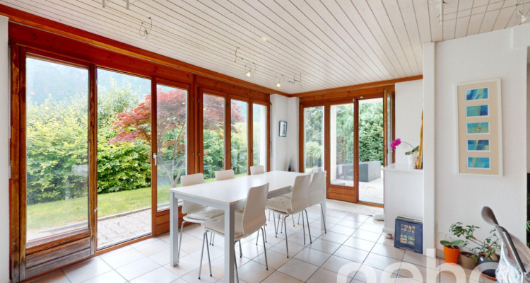 Immeuble de rendement avec 13 garages dont terrain constructible! image 5