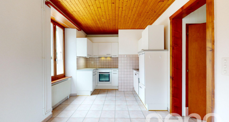 Immeuble de rendement avec 13 garages dont terrain constructible! image 7