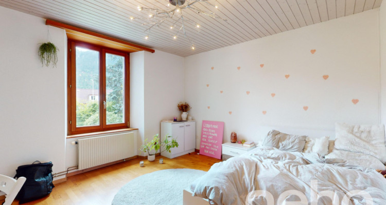 Immeuble de rendement avec 13 garages dont terrain constructible! image 8