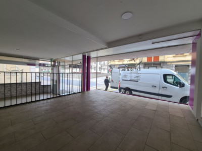 Restaurant et surface commerciale à louer image 1