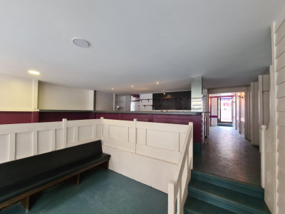 Restaurant et surface commerciale à louer image 3