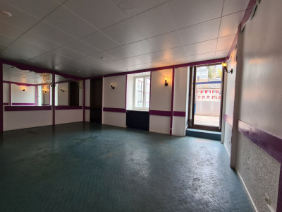 Restaurant et surface commerciale à louer image 4