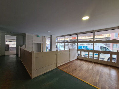 Restaurant et surface commerciale à louer image 5