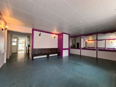 Restaurant et surface commerciale à louer image 6