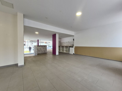 Restaurant et surface commerciale à louer image 8