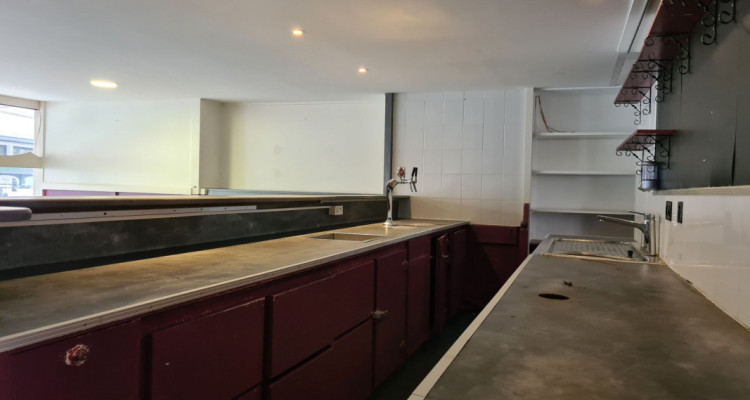 Restaurant et surface commerciale à louer image 2