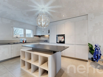 Villa mitoyenne sur 3 niveaux ? Lumineuse et idéalement située image 8