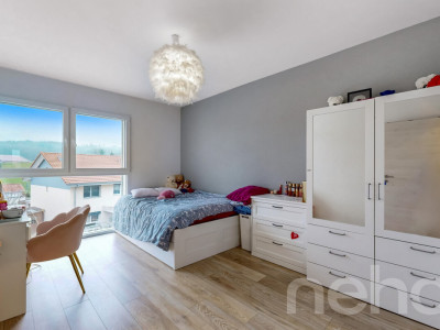 Villa mitoyenne sur 3 niveaux ? Lumineuse et idéalement située image 10