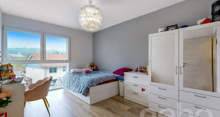 Villa mitoyenne sur 3 niveaux ? Lumineuse et idéalement située image 10