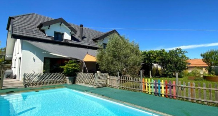 Magnifique maison de 8.5 pièces avec jardin et piscine ! image 1
