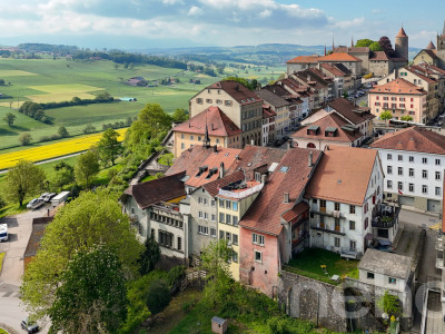Bel immeuble de rendement à réinventer dans le centre historique image 1