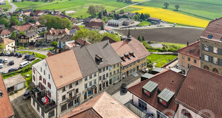 Bel immeuble de rendement à réinventer dans le centre historique image 2