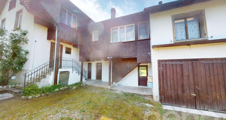 Zweifamilienhaus im Grünen mit 400 m² gewerblich nutzbarem Schuppen image 1