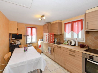 Maison individuelle avec potentiel de rénovation au coeur de Fully image 3