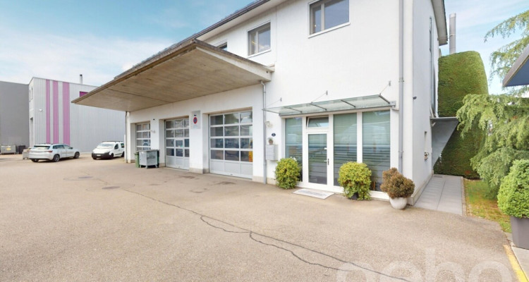 Attraktives Wohn- und Geschäftshaus mit stilvoller Wohnung image 3