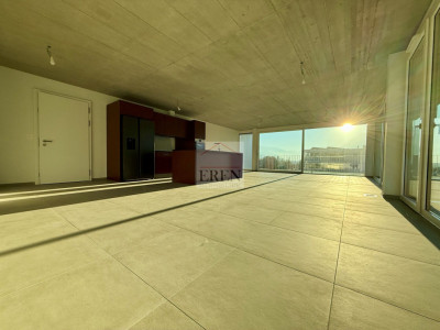 Attique panoramique 4,5 pièces entièrement vitrés avec balcon-terrasse en angle de 72m2 image 3