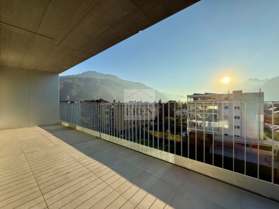 Attique panoramique 4,5 pièces entièrement vitrés avec balcon-terrasse en angle de 72m2 image 7