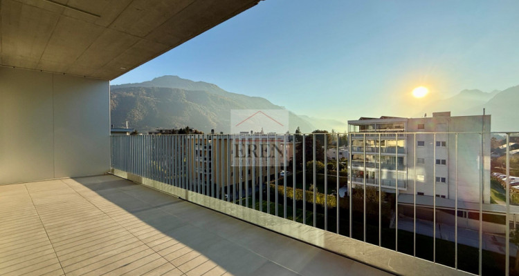 Attique panoramique 4,5 pièces entièrement vitrés avec balcon-terrasse en angle de 72m2 image 7