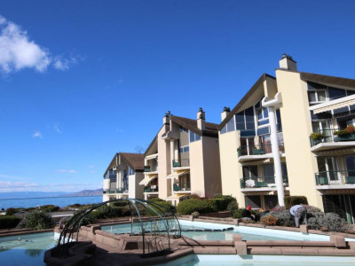 AU BORD DU LAC AVEC VUE PANORAMIQUE image 2