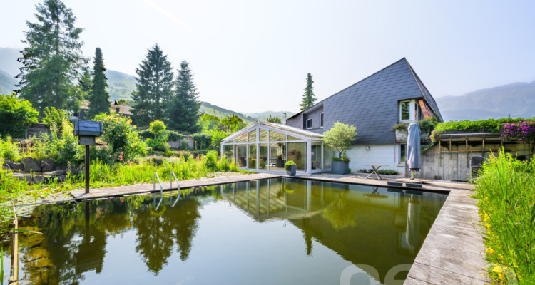 Exklusives EFH in Grabs mit Naturpool & Aussicht in Toplage image 1