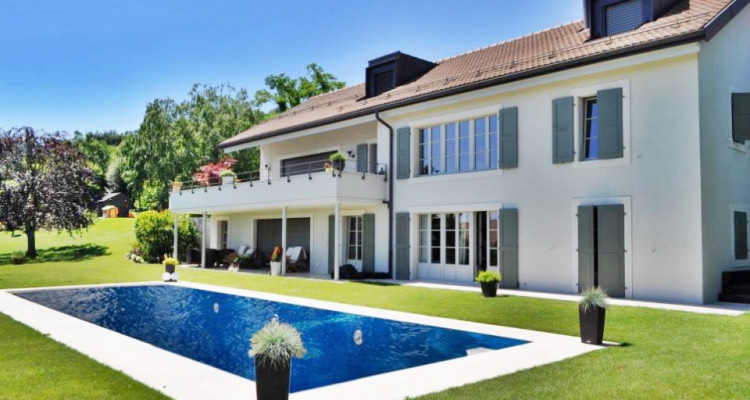 Beautiful 10 pièces house with swimming pool terrace and garden image 1