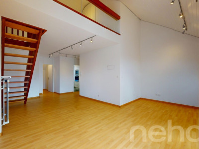 Renovierte 2.5-Zimmer-Attikawohnung in ruhiger Lage mit Balkon image 5