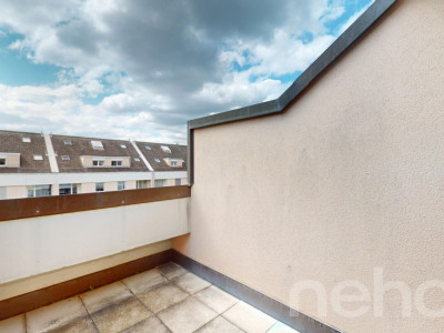 Renovierte 2.5-Zimmer-Attikawohnung in ruhiger Lage mit Balkon image 10