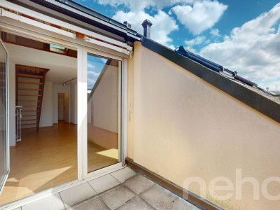 Renovierte 2.5-Zimmer-Attikawohnung in ruhiger Lage mit Balkon image 12