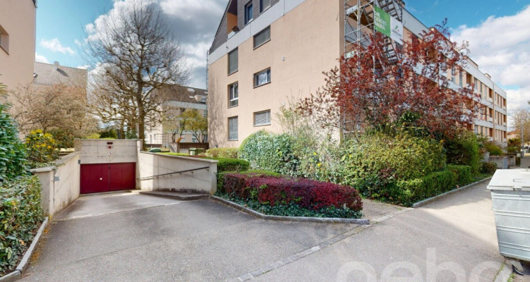 Renovierte 2.5-Zimmer-Attikawohnung in ruhiger Lage mit Balkon image 2