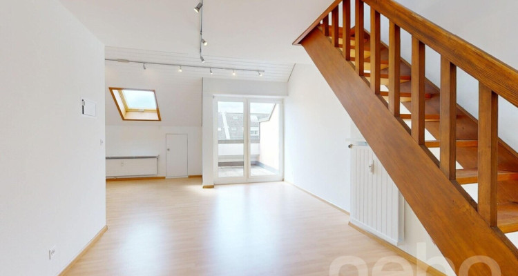 Renovierte 2.5-Zimmer-Attikawohnung in ruhiger Lage mit Balkon image 3