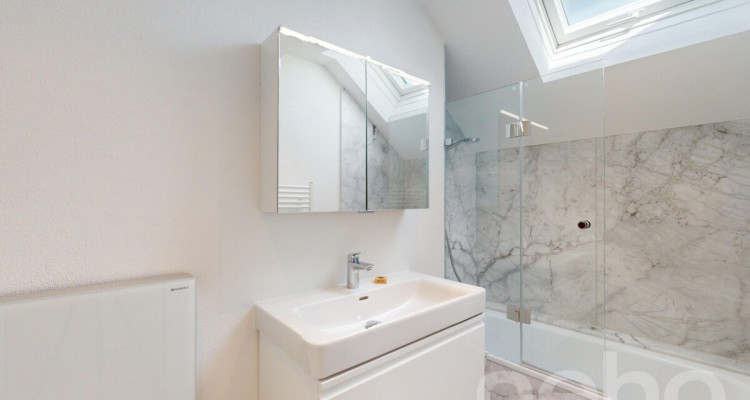 Renovierte 2.5-Zimmer-Attikawohnung in ruhiger Lage mit Balkon image 7