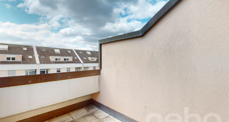 Renovierte 2.5-Zimmer-Attikawohnung in ruhiger Lage mit Balkon image 10