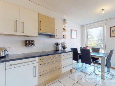 Appartement rénové de 4,5 pièces avec vue  sur le lac ! image 1