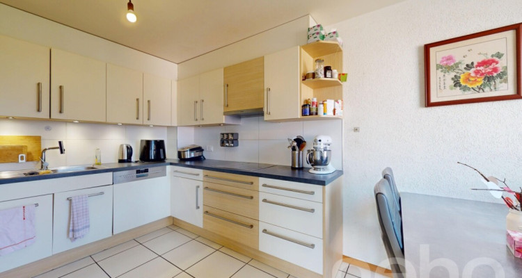 Appartement rénové de 4,5 pièces avec vue  sur le lac ! image 3