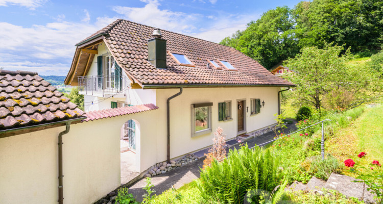Grosszügiges Einfamilienhaus mit Weitblick und traumhaftem Garten image 12