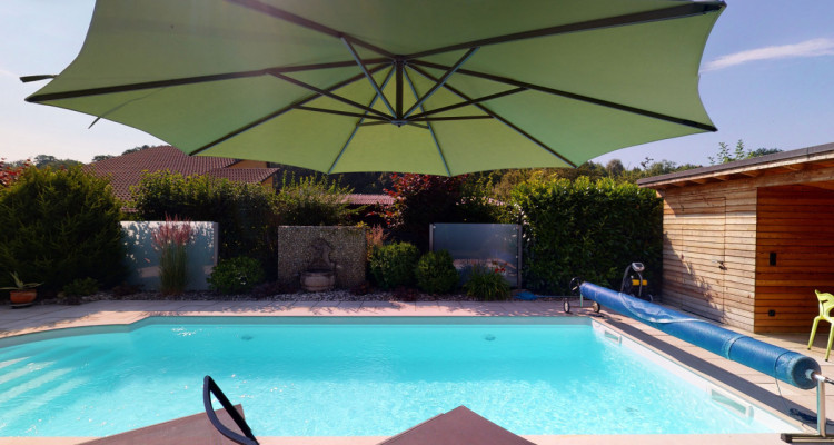 En exclusivité Belle villa avec piscine dans un écrin de verdure image 3