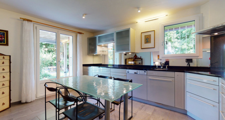 En exclusivité Belle villa avec piscine dans un écrin de verdure image 8