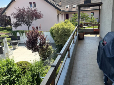 Bel appartement de 5.5 pièces en duplex avec balcon à Gland image 2