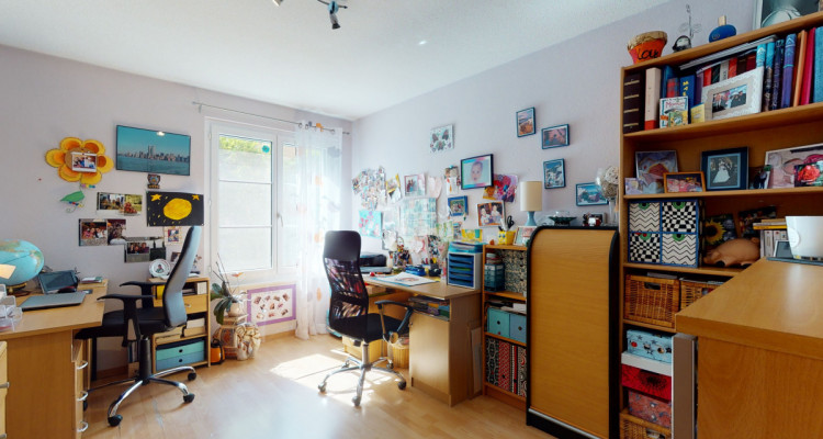 Rez-de-jardin avec piscine hors sol et vue totalement dégagée. image 7