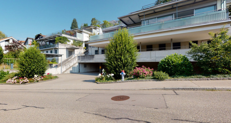Hochwertiges 5.5 Zimmer Terrassenhaus mit traumhafter Aussicht image 1