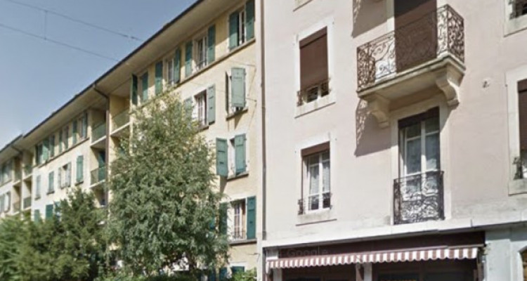 Bel appartement de 3 pièces situé à Carouge.  image 1